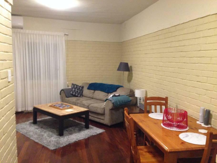 Affordable & Comfortable Apartment On Langley Park Perth Zewnętrze zdjęcie